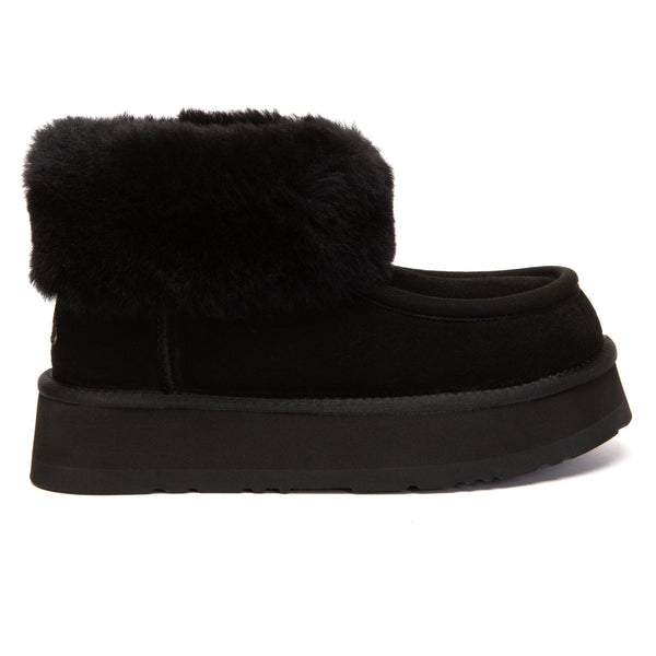 EverUgg Loofee UGG boots in beige with soft shearling lining, stylish ankle-high design, and durable rubber sole.