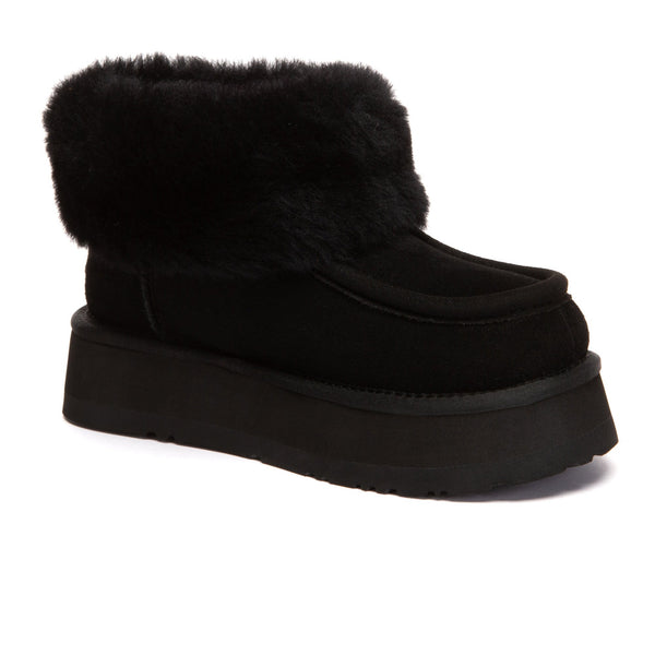 EverUgg Loofee UGG boots in plush sheepskin with cozy design, perfect for winter wear.