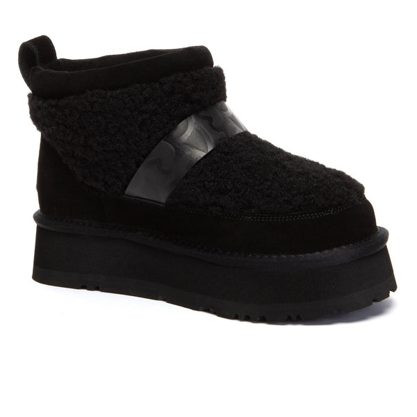 EverUgg Short Maphie UGG boots in tan with plush shearling lining and rugged rubber soles, showcasing cozy winter footwear.