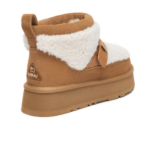 EverUgg Short Maphie UGG boots in beige with plush lining and ankle height, featuring classic UGG style and stitching details.