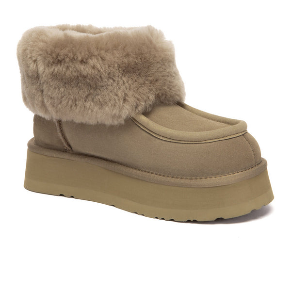 EverUgg Loofee UGG boots in plush, cozy sheepskin with a classic tan design and comfortable rubber sole.